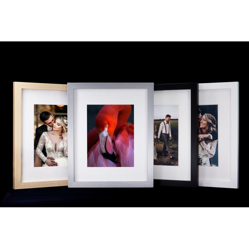 FineArt Frame AMALFI Cornici Foto in Legno con Passepartout alta qualità  Made in Italy (50x70 int. / 60x80 est. - Bianco / White)